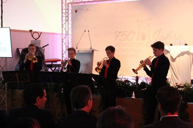 Die Musikschule Hornstein spielte auf  | Foto: Isabell Maron