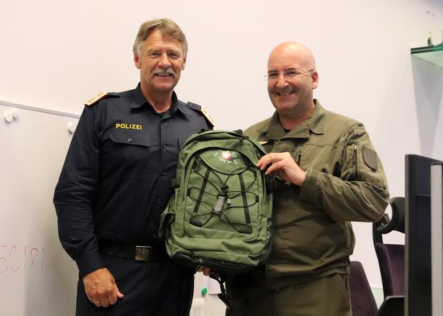 Chefinspektor Friedrich Krafuss aus Tulln und Airchief des Bundesheeres, Brigadier Gerfried Promberger. | Foto: Riedlsperger