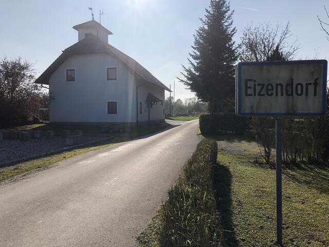 Blick auf Eizendorf, das Feuerwehrhaus links gibt es mittlerweile nicht mehr. | Foto: BRS