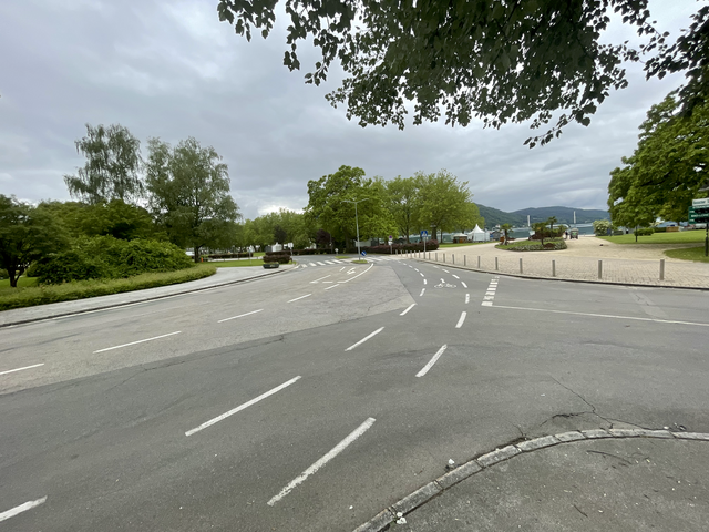 Der Mini-Kreisverkehr soll, wie an der Uni auch, mit einer überfahrbaren Mittelinsel versehen werden. | Foto: MeinBezirk.at