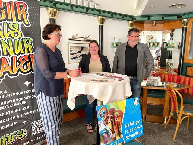 Gaby Gaukl, ehemalige Wettbewerbsteilnehmerin und Landesmeisterin 2018 Katja Mayerhofer, Landesinnungsmeister Jürgen Kreibich | Foto: Necker