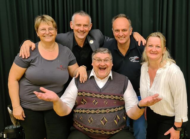 Mit Gabriele Iber, Martin Leonhardsberger, Walter Kammerhofer, Eric Bouton und Maria Lechner: Der Kabarett-Abend im Manker Stadtsaal war ein voller Erfolg. | Foto: Stadtgemeinde Mank