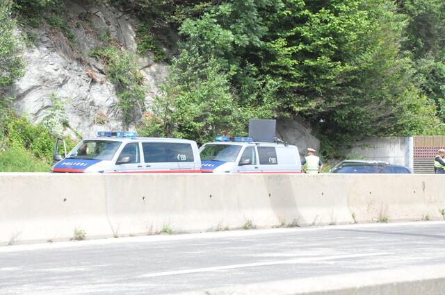 Die Polizei sperrte einen Bereich Höhe der Wörthersee Rast ab, und führte erkennungsdienstliche Arbeiten an einem Fahrzeug durch. Es soll sich um einen silbernen Skoda mit polnischem Kennzeichen handeln. | Foto: MeinBezirk.at