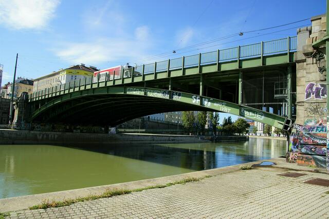 Die Franzensbrücke ist ein wichtiger Knotenpunkt. Für Autofahrer heißt es, wegen der Sanierung – inklusive Totalsperre – jetzt ausweichen. | Foto: Alois Fischer