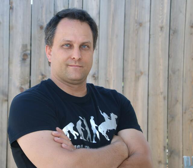 Marco Valenta spielt den Winnetou in der Arena Wagram.