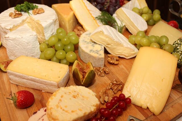 Dass Milchprodukte beliebt sind, ist unumstritten: Österreicherinnen und Österreicher essen im Schnitt 23,9 Kilo Käse pro Jahr. Seit dem Jahr 2006 hat sich der durchschnittliche Konsum von Käse um mehr als fünf Kilo erhöht. | Foto: HNBS/pixabay