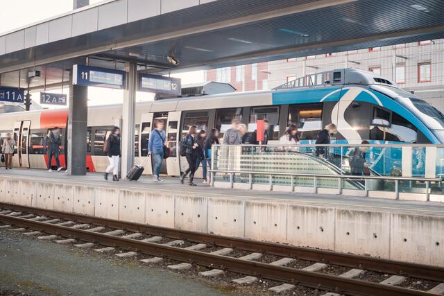 In den öffentlichen Verkehrsmitteln in Oberösterreich besteht ab Juni keine Maskenpflicht mehr. | Foto: OÖVV/Kriechbaum
