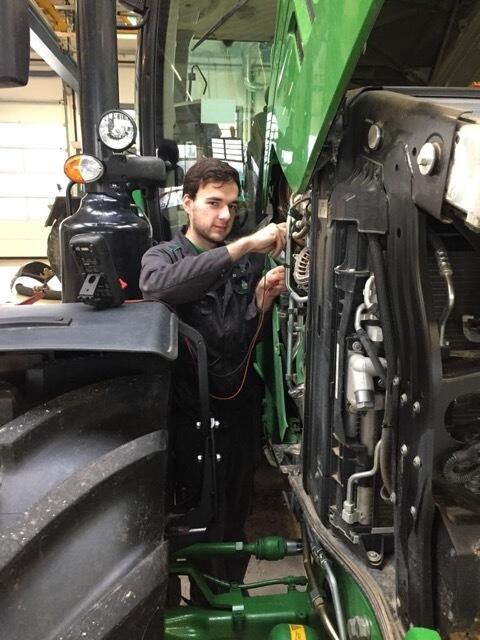  Land- und Baumaschinentechniker reparieren unter anderem landwirtschaftliche Geräte. | Foto: Lagerhaus/Schmalzer