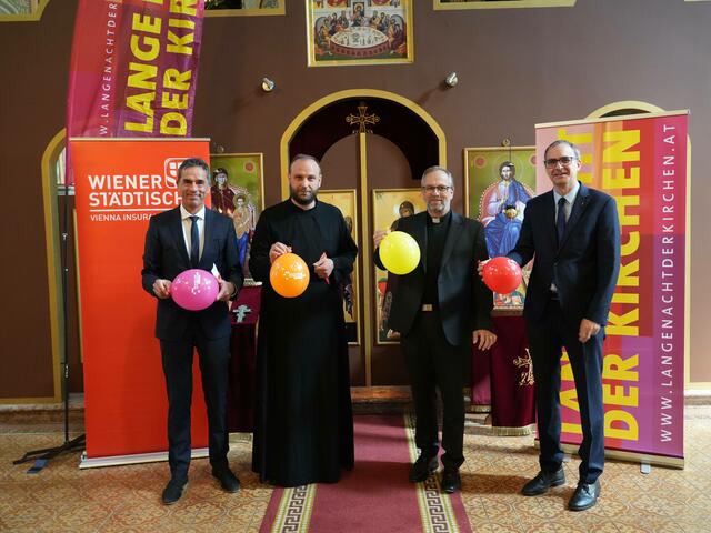 Wieder frische Luft für die Lange Nacht der Kirchen – von links nach rechts: Walter Peer (Wiener Städtische), Aleksandar Stolic (Erzpriester, serbisch-orthodoxe Kirche), Jakob Bürgler (Bischofsvikar für Missionarische Pastoral, Diözese Innsbruck) und Olivier Dantine (Superintendent, evangelische Kirche) | Foto: Cincelli/dibk.at