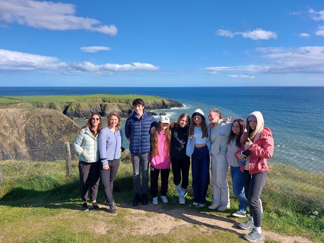 Besonders beeindruckt waren die jungen Mädchen und Burschen von den Cliffs of Moher.  | Foto: Europagymnasium Leoben