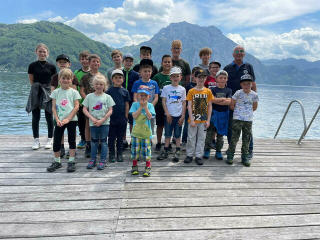 Die Jugendlichen hatten am ersten Jugenfischen viel Spaß. | Foto: Fischerverein Traunsee