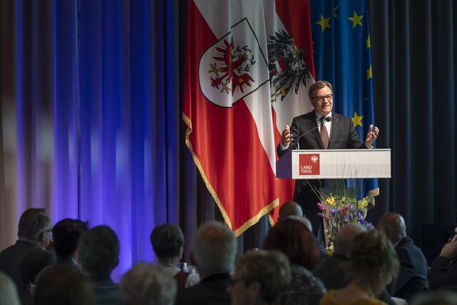 LH Günther Platter dankte allen Anwesenden für ihre Dienste. | Foto: Land Tirol/Die Fotografen