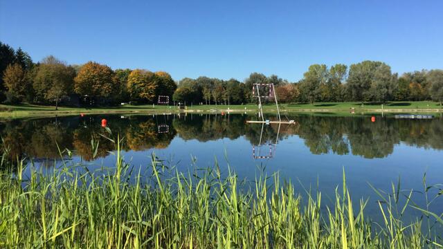 Der Salzachsee in Liefering mit den zwei fest verankerten Toren. | Foto: Nietzold