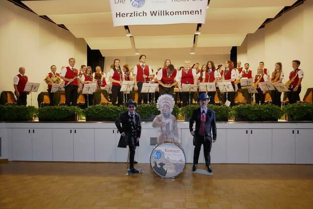 Mit Melodien aus dem Wilden Westen begeisterten die Mitglieder der Marktmusikkapelle St. Michael kürzlich ihr Publikum im Volkshaus.  | Foto: MMK St. Michael