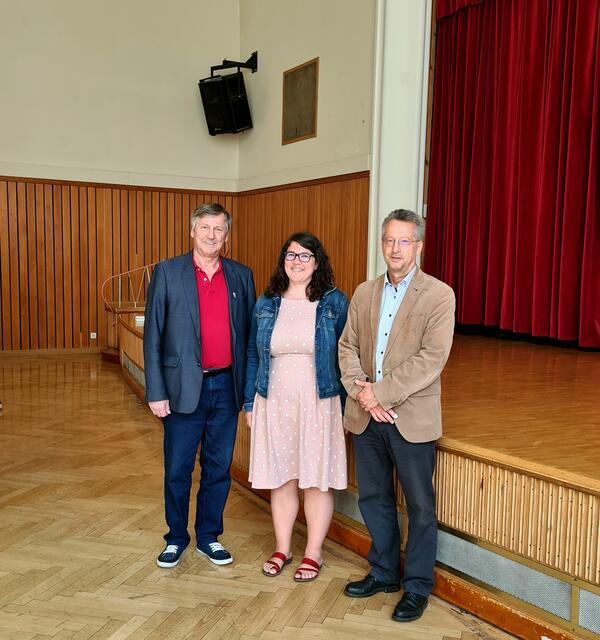 Der Bezirksvorsteher, Irini Tzaferis und der Direktor des GRG Radetzkystraße. | Foto: BV3