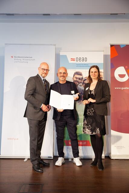 Andreas Innfeld (mitte) bei der Verleihung  | Foto: GETHAIR 