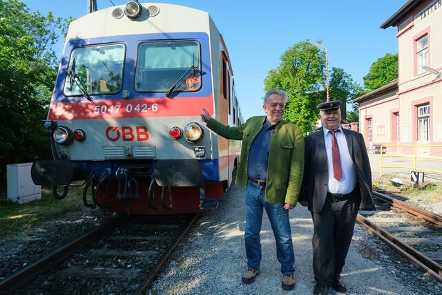 Am 12. Juni zur Erweiterung des mobilen Angebots der Inneren Aspangbahn organisiert Bürgermeister Alfred Reinisch von Wien Hauptbahnhof eine Jubiläumsfahrt. Im Bild ist der betriebliche Geschäftsführer des Bahnhofs Tattendorf, Hannes Hanl, zu sehen.  | Foto: C. Reisinger 