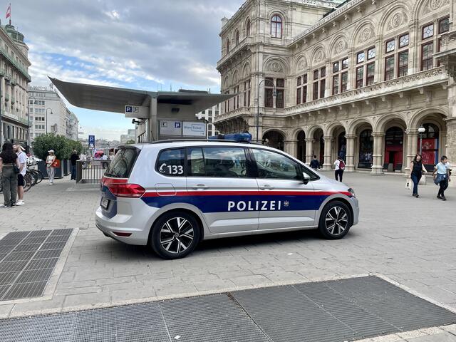 Seit Beginn der Coronapandemie ist die Polizei bei Demonstrationen im Dauereinsatz. | Foto: Barbara Schuster/RMW