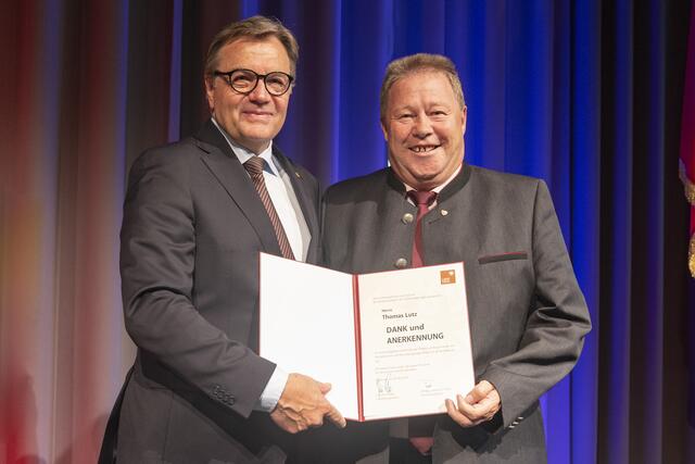LH Günther Platter mit Thomas Lutz (Gemeinde Grins) | Foto: Land Tirol/ Die Fotografen