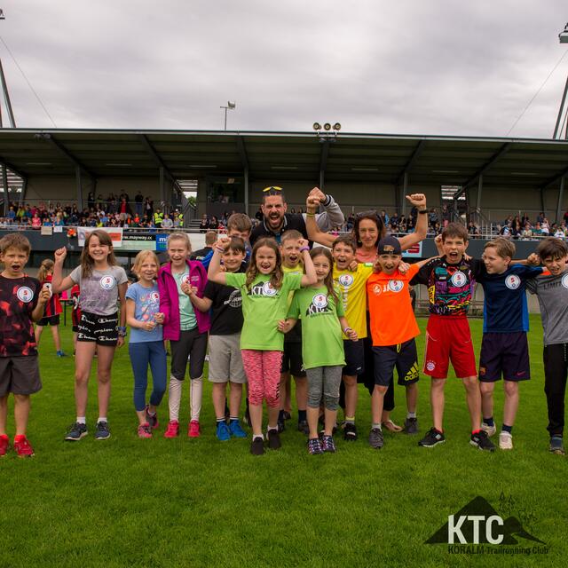 Die Jugend vom Koralm Trailrunning Club war im Köflacher Stadion voll mit dabei. | Foto: KTC
