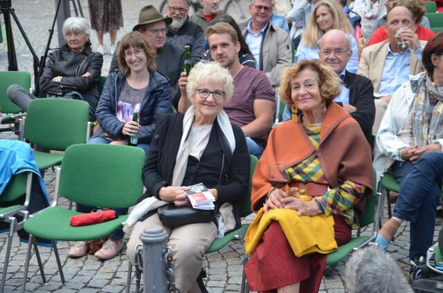 In erster Reihe: Gerhild Gracher und Margarete Miklautz