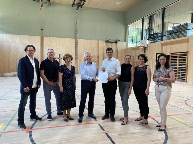 Bürgermeister Herbert Gaggl freut sich über die Förderzusage von Landesrat Martin Gruber.  | Foto: Büro LR Gruber/Posch