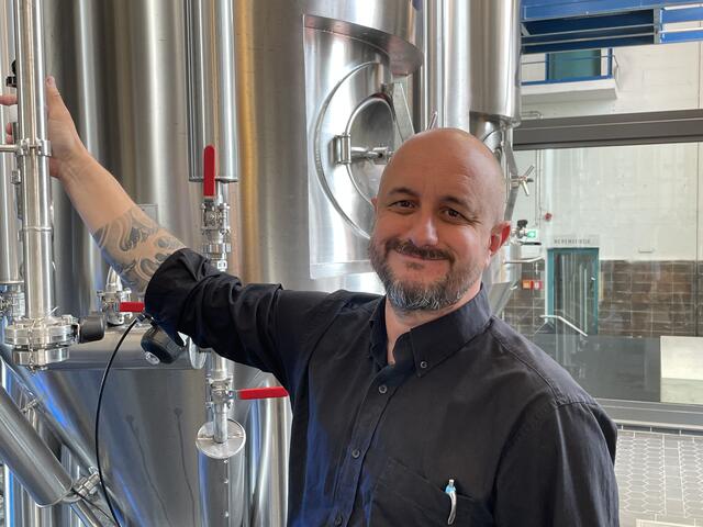 Diplom-Braumeister Martin Simion – gebürtiger Linzer – hat bei "Linzer Bier" seinen Traumberuf gefunden. | Foto: BRS