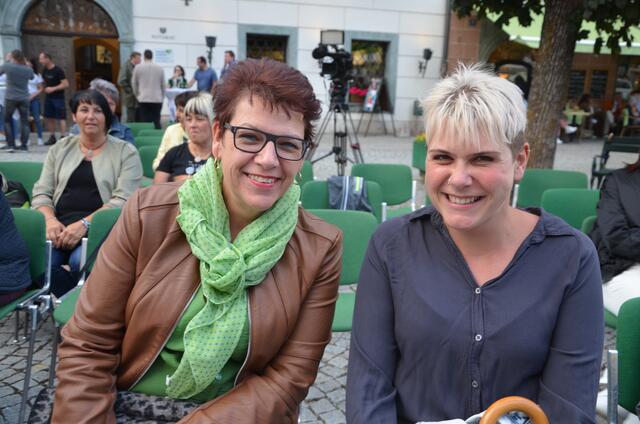 KI-Obfrau Heidi Penker mit Tochter Désirée