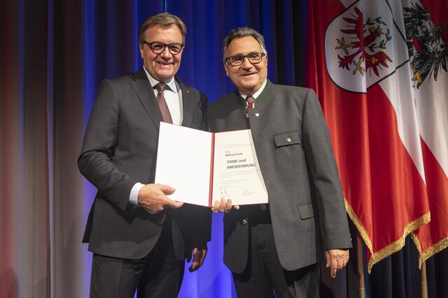 LH Günther Platter mit Wilfried Fink (Gemeinde Schönwies) | Foto: Land Tirol/ Die Fotografen