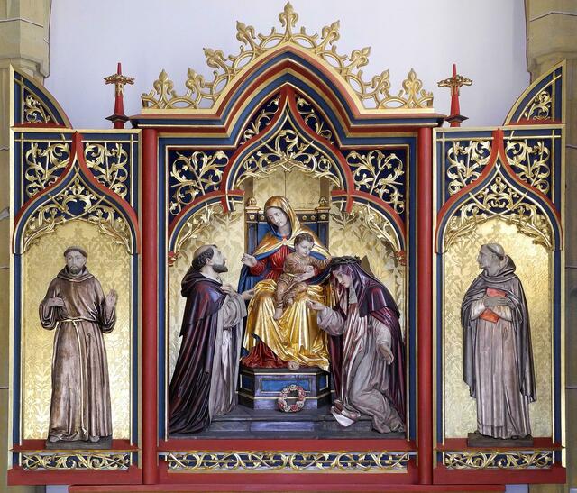 Die Ausstellung dokumentiert wichtige Stationen des Bildhauers Dominikus Trenkwalder, der in der Stadtpfarrkirche seiner Heimatgemeinde Landeck im Jahr 1862 den Seitenaltar gestaltet hat.  | Foto: Bruno Habicher