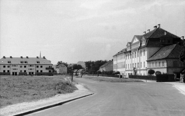 Nach der Übersiedelung der Frauenklinik in einen Neubau an der Krankenhausstraße 2006 wurde das Gebäude abgebrochen und auf dem Gelände Wohnbauten errichtet. | Foto: Archiv der Stadt Linz