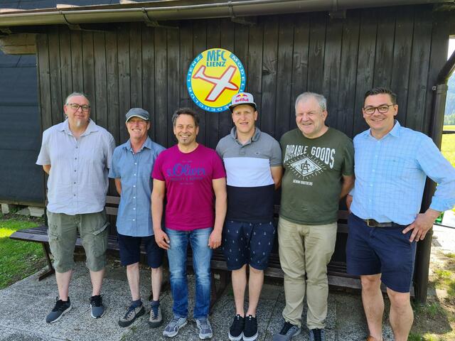 Der MFC Lienz Vorstand: Martin Poppeller, Werner Stanglechner, Arne Hils, Dominik Herzog, Hannes Libiseller und Walter Homolar (v.l.) | Foto: Markus Kozubowski