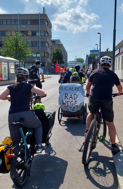 Viele Familien mit Kindern nahmen am Radprotest teil. | Foto: Josef Bertsch