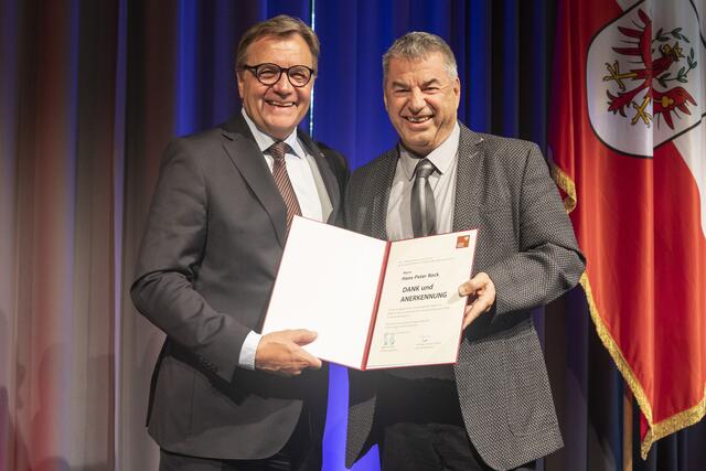 LH Günther Platter mit Hans-Peter Bock (Gemeinde Fließ) | Foto: Land Tirol/ Die Fotografen