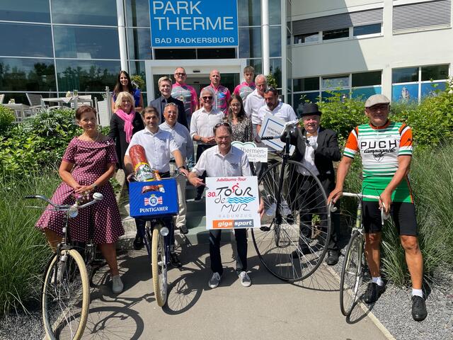 In der Parktherme machten Organisations-Team und Tour-Partner Lust auf die Jubiläumsausgabe.  | Foto: RegionalMedien