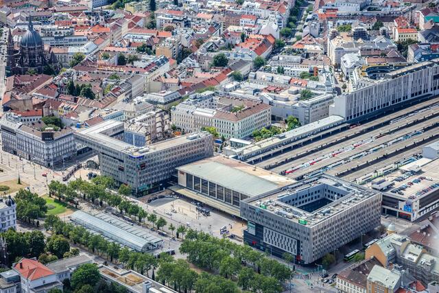 So sah es hinter dem Westbahnhof aus, als das "Blaue "Haus" - Vorgängerhaus des neuen Ikea - abgerissen wurde. | Foto: Stadt Wien/Christian Fürthner