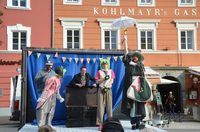 Die Darsteller Klemens Dellacher, Katharina Gerlich, Stefan Moser, Selina Ströbele, Gregor Kronthaler (v.li.) 