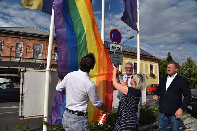 Seele, Klarheit, Kunst, Natur, Sonnenschein, Heilung, Leben und Sex - jede Farbe der Regenbogenflagge steht für ein Thema. | Foto: Sonja Pohl