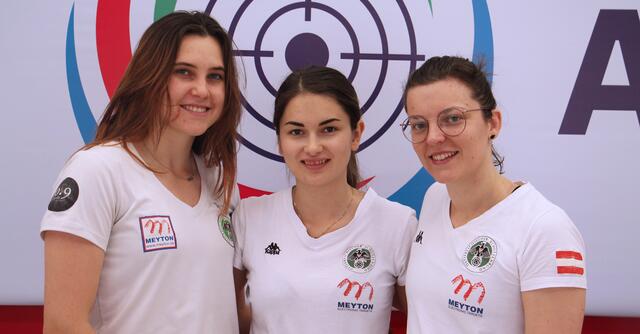 Olivia Hofmann (ganz rechts) mit ihren Teamkolleginnen Rebecca Köck (links) und Sheileen Waibel (Mitte) in Baku | Foto: Margit Melmer / ÖSB