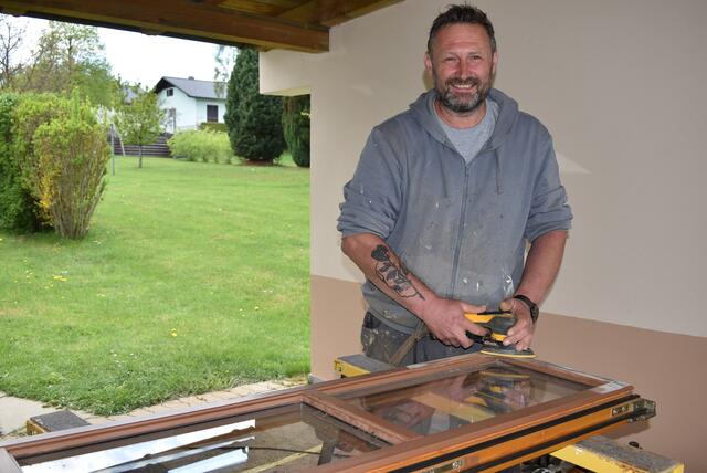 Wolfgang Zrim ist Experte für die Sanierung von Fenstern. 