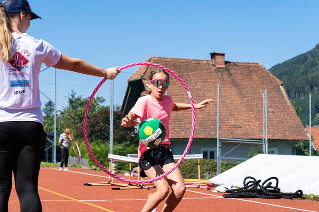 Durch verschiedene Aktivitäten sollen die Kinder einen vielfältigen sportlichen Einblick erhalten. | Foto:  Christof Hütter