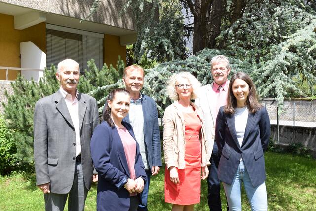 Praxistag Demenz in Zams: Bernhard Guggenbichler (GF KH Zams), Sonja Rieder (Koordinationsstelle Demenz Tirol; LIV Tirol), Primar Martin Kurz (KH Zams), Anneliese Flasch (Direktorin BIZ Zams), BH Markus Maaß, Verena Bramböck (Koordinatorin Demenz Tirol, LIV Tirol) (v.li.). | Foto: LIV/Seeberger