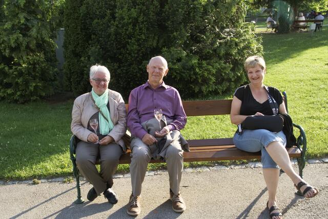 Die drei am Banker: Elfriede und Johann Miedl, Ursula Schwanzer