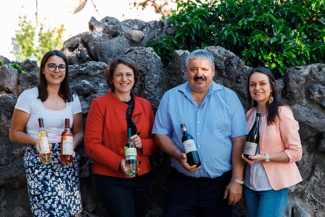 Der Weinort Sooß stellt dieses Jahr 5 Sortensieger-Weine: Schwertführer 47er (2mal), Familie Schlager (1mal), Die Schwertführerinnen (1mal), Weingut Johann Schwertführer „35“ (1mal). | Foto: Adrian Almasan