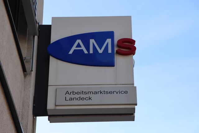 AMS Landeck: Zum Stichtag 31. Mai 2022 waren 2.649 Personen vorgemerkt, das sind um 326 Personen weniger als im Vorjahr. | Foto: Othmar Kolp