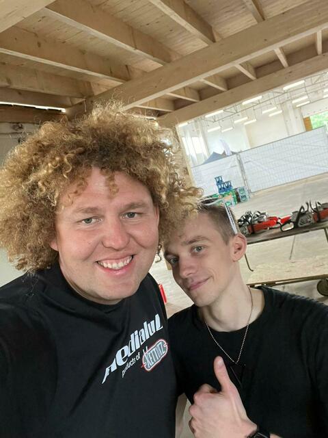 Josef-Benedikt „Josi“ Zauner (rechts) mit Veranstalter Marcus „Locke“ Scholz.  | Foto: Privat