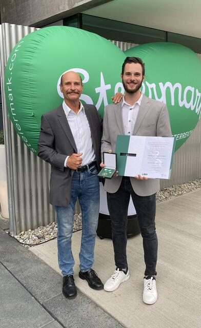 Karate-Trainer Ferdinand Hörmann sowie sein Sohn und Titelträger Niklas Hörmann | Foto: Hörmann