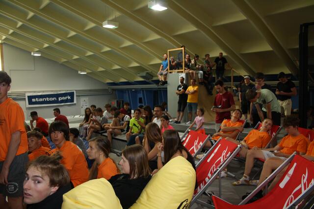 Zahlreiche Besucher ließen es sich nicht entgehen, die besten Freestyle-Trampolinspringer der Welt in Action zu sehen. | Foto: Elisabeth Zangerl