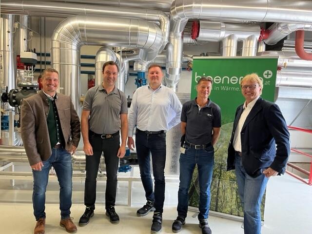 V.l.: Andreas Feistritzer (Geschäftsführer WSA - Waste Service GmbH), Georg Köck (Assistant General Manager - Ilz), Martin Resch (General Manager), Franz Holler (Manager EHS+S) und Jakob Edler (Geschäftsführer Bioenergie Leibnitzerfeld GmbH) | Foto: Magna