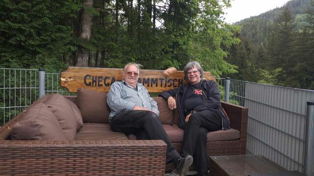 Boogie-Man Axel Zwingenberger mit Georg Zwickl auf der Terrasse des Ghegamuseums, die seinen Namen trägt. | Foto: privat